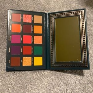 Ace Beauté “Nostalgia” eyeshadow palette.